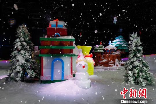 广州文化公园引入冰雪乐园广州塔冰雕亮相