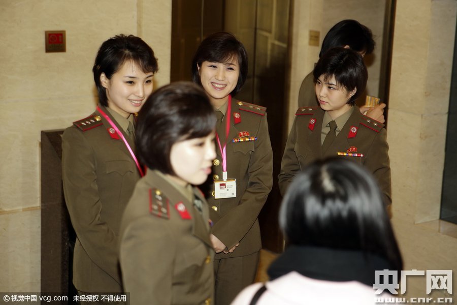 牡丹峰乐团午休后排练 大批朝鲜军人出入乐团驻地
