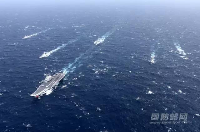 军报：辽宁舰过台湾海峡就是平常事 以后就习惯了