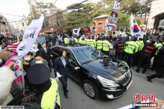 当地时间3月21日，韩国检察厅特别调查本部于21日上午9时30分传唤前总统朴槿惠，对她受贿、滥用职权等嫌疑进行调查，朴槿惠将成为韩国宪政史上第四位被检方传讯的总统。