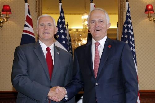 4月22日，美国副总统彭斯在悉尼会见澳大利亚总理特恩布尔。