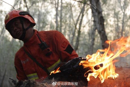内蒙古那吉林场森林火灾明火已扑灭 清理工作展开