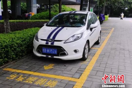 广西柳州划新能源汽车车位供免费停放其它车占用被罚
