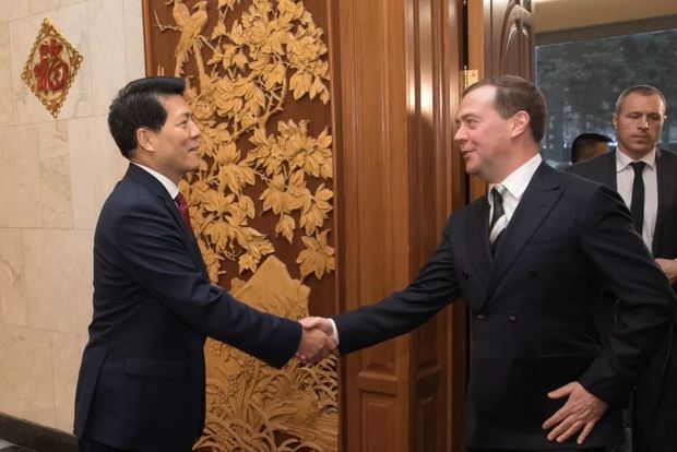 俄罗斯总理梅德韦杰夫做客中国驻俄使馆庆祝中国春节